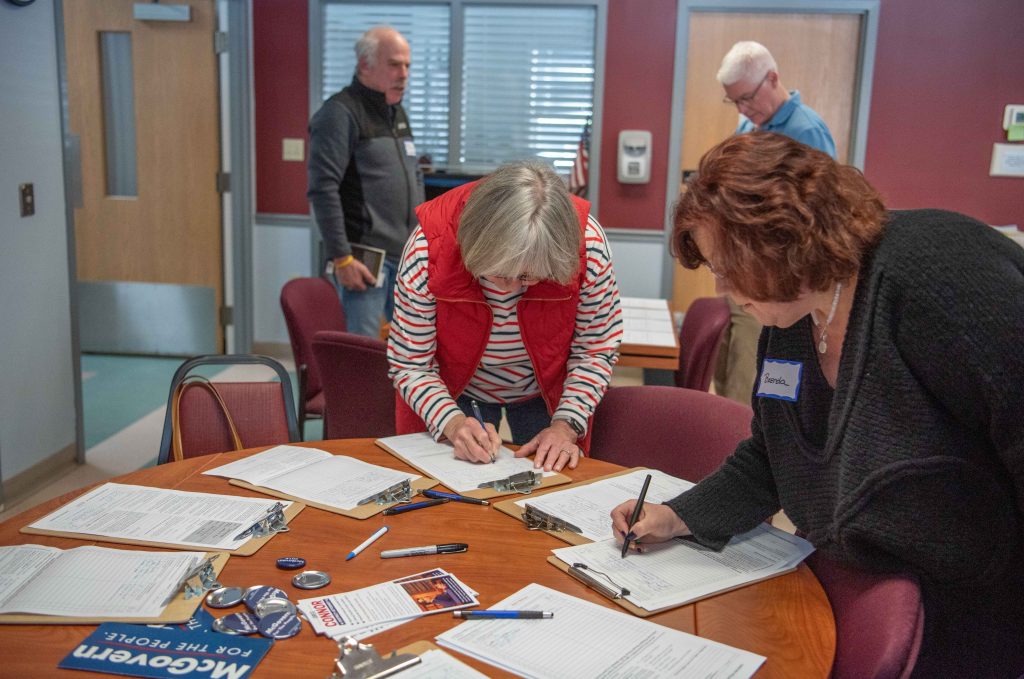 Democrats sign nomination papers